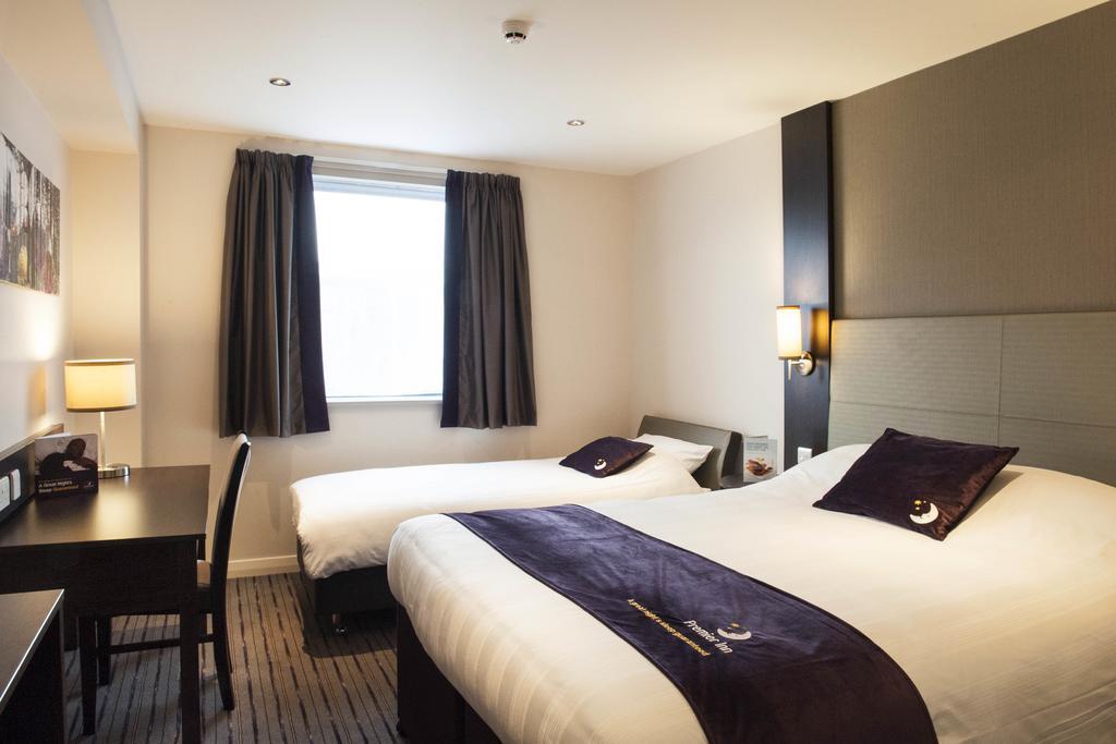 Premier Inn London Greenford 客房 照片
