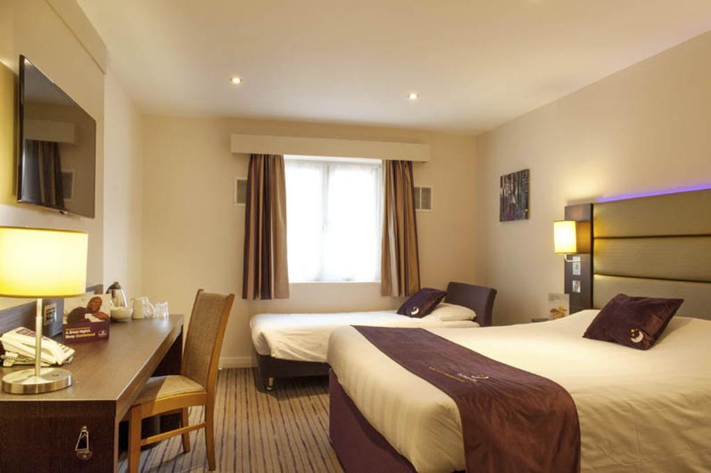 Premier Inn London Greenford 客房 照片