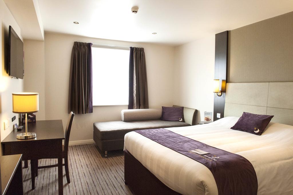 Premier Inn London Greenford 客房 照片